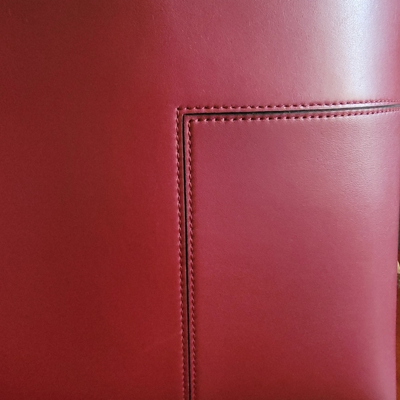 Tory Burch Block-T Tall Tote Cranberry Burgundy Unlined Leather With Zip Pouch - Picture 11 of 16